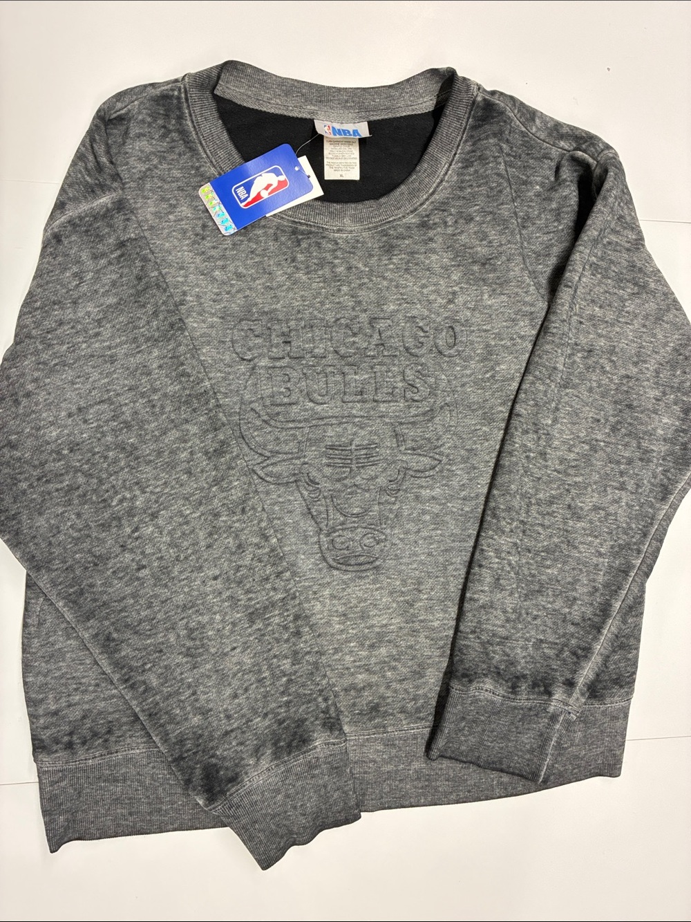 NEW NBA Officially Licensed Chicago Bulls Embossed Crewneck Sweatshirt Size XL
